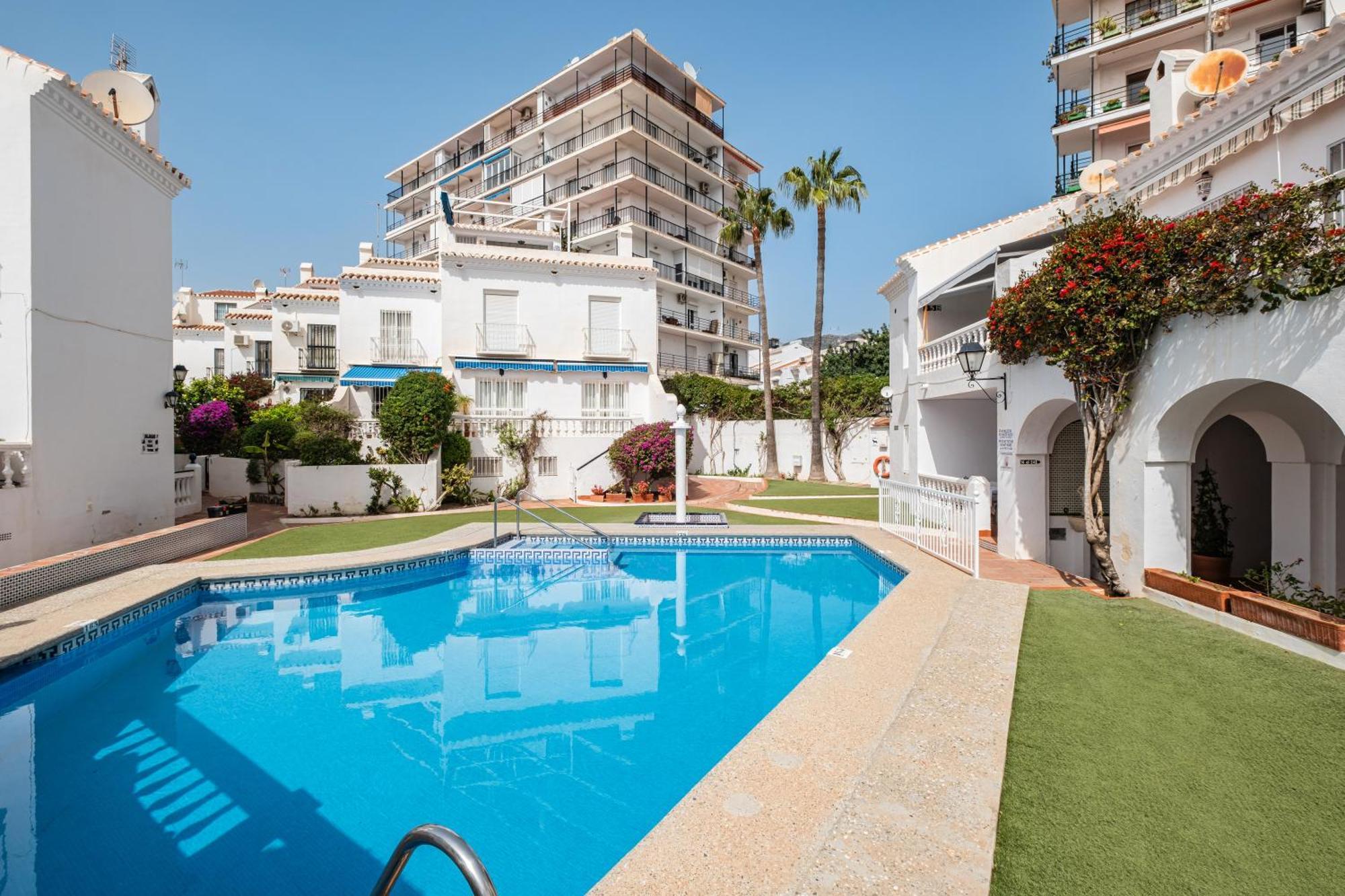 Bright Spacious 1 Bed Apartment Nerja Exterior photo